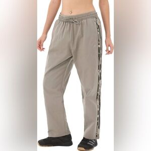 NEW adidas Essentials Camo-Print 3-Stripes Twill Pants XS